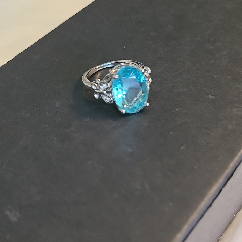 Elegant Silver and Blue Gemstone Ring